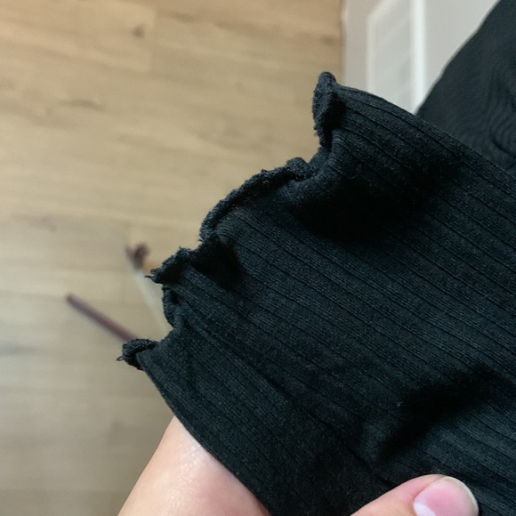 Black long sleeve - Picture 2 of 4